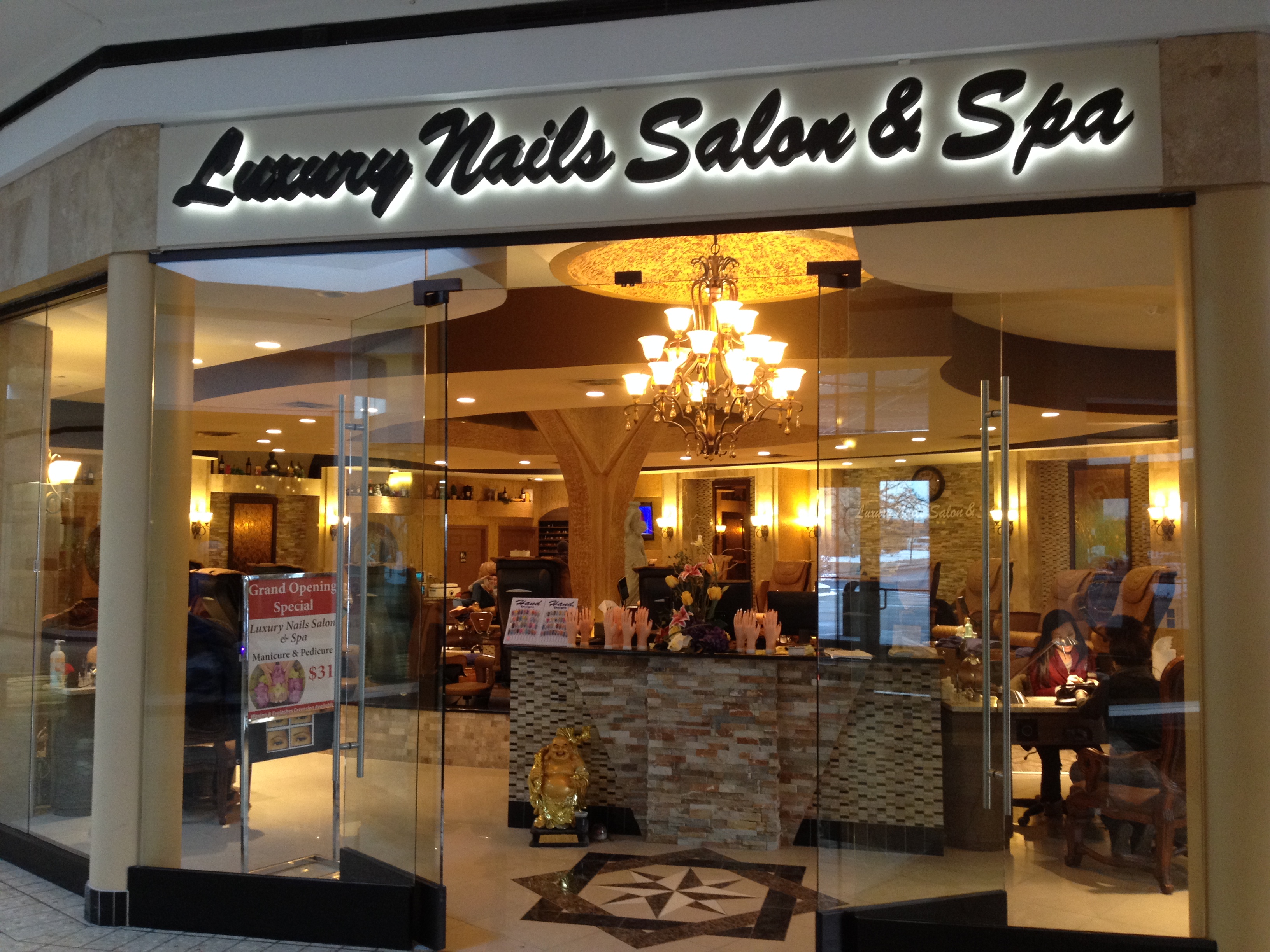 Deluxe Nails & Spa, Dearborn, Michigan WL Decker